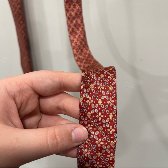 Saks Fifth Avenue Red Floral Printed Silk Tie Made In Italy - Picture 7 of 10